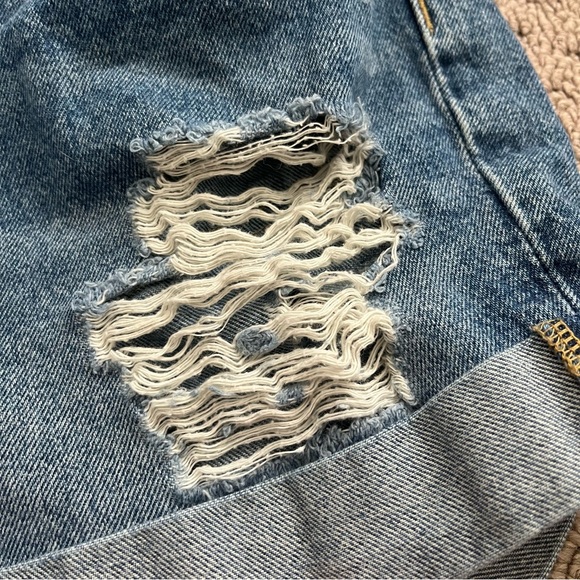 H&M Divided High-Waisted Button Fly Shorts - Picture 5 of 6